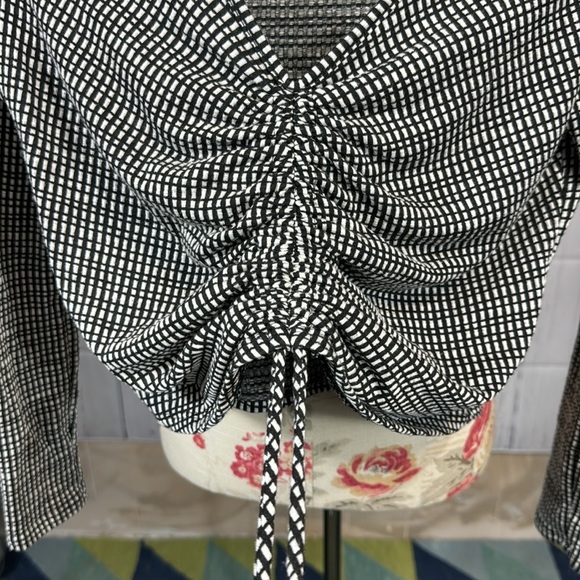 475. Anthropologie Caution to the wind long sleeve top, size M - Picture 3 of 4